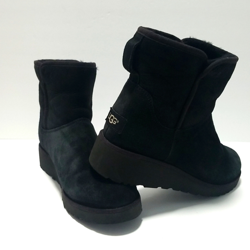 Ugg Women's Size 8 Suede Cory II Booty Black, Casual Look, with Comfort